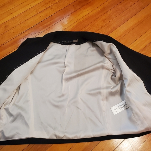 Alice + Olivia Employed Open Front black blazer. Size 8. Classic and classy. - Picture 5 of 11